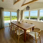 Summer House With Wilderness Bath And Water Views *