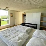 Summer House With Wilderness Bath And Water Views Σπίτι διακοπών *