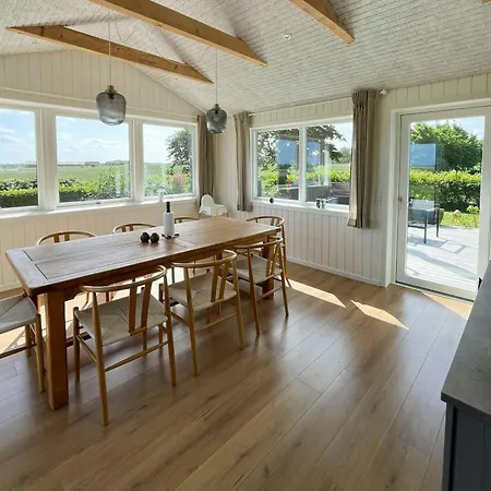 Summer House With Wilderness Bath And Water Views Hébergement de vacances Vinderup