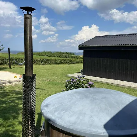 Summer House With Wilderness Bath And Water Views Hébergement de vacances *