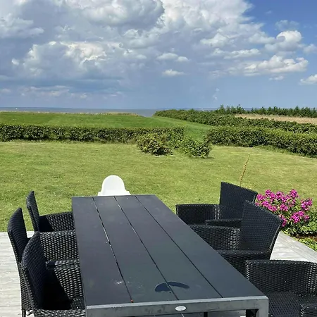 Summer House With Wilderness Bath And Water Views Hébergement de vacances *