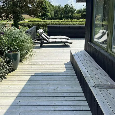 Summer House With Wilderness Bath And Water Views Hébergement de vacances Vinderup