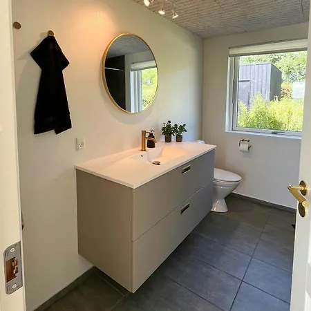 Summer House With Wilderness Bath And Water Views Hébergement de vacances