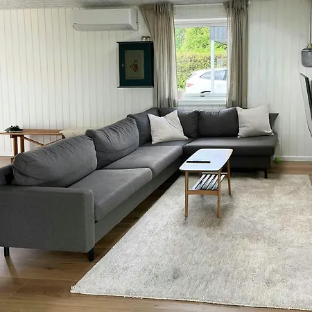 Hébergement de vacances Summer House With Wilderness Bath And Water Views *