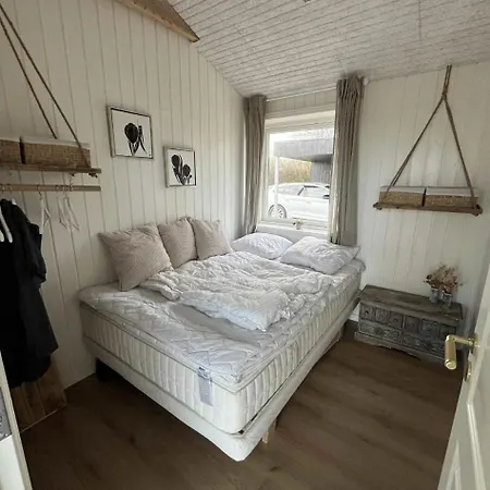 Summer House With Wilderness Bath And Water Views * Vinderup