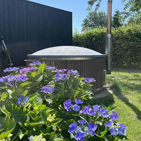 Summer House With Wilderness Bath And Water Views * Vinderup