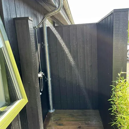 Summer House With Wilderness Bath And Water Views Hébergement de vacances