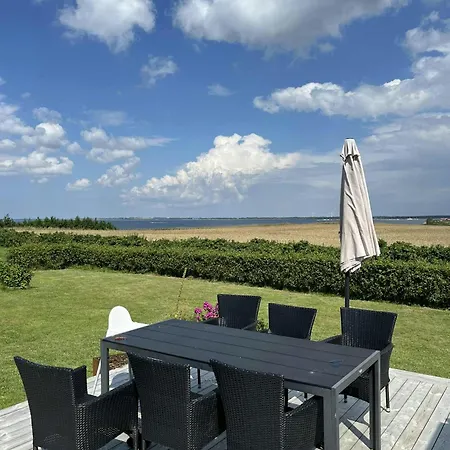 Summer House With Wilderness Bath And Water Views * Vinderup