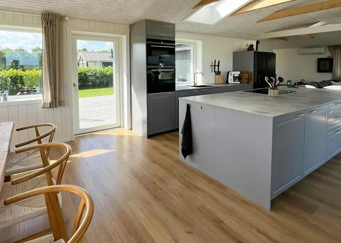 Summer House With Wilderness Bath And Water Views * Vinderup