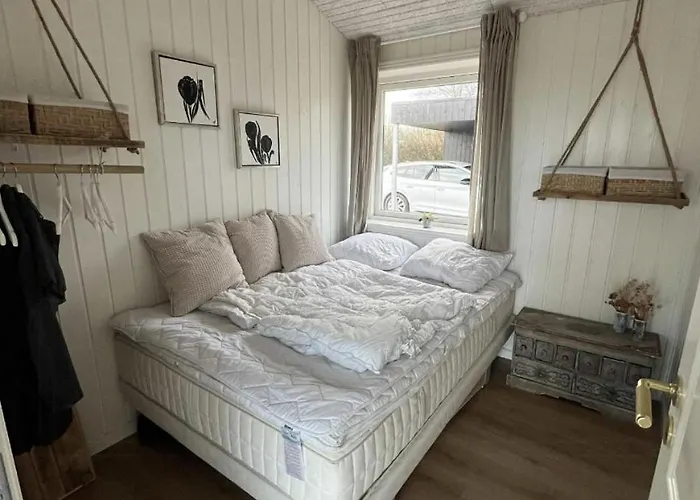 Summer House With Wilderness Bath And Water Views * Vinderup