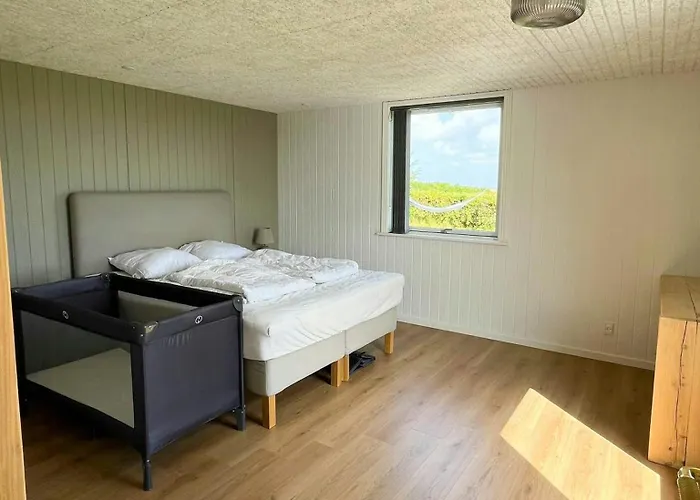 Summer House With Wilderness Bath And Water Views Vakantiehuis Vinderup