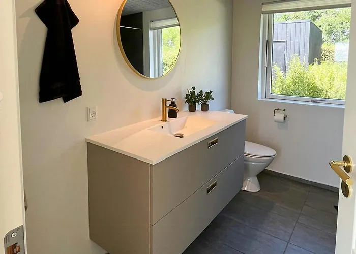 Vakantiehuis Summer House With Wilderness Bath And Water Views