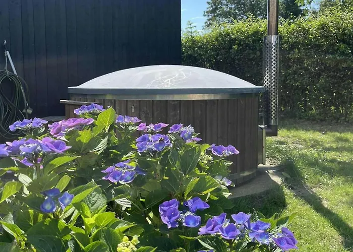 Summer House With Wilderness Bath And Water Views * Vinderup