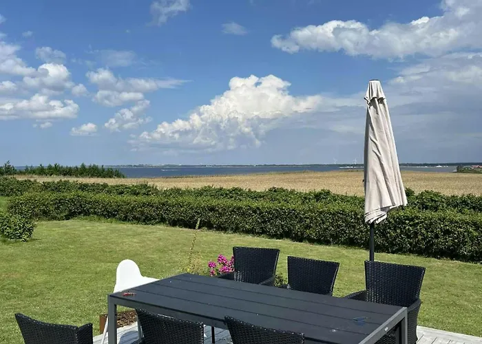 Summer House With Wilderness Bath And Water Views * Vinderup