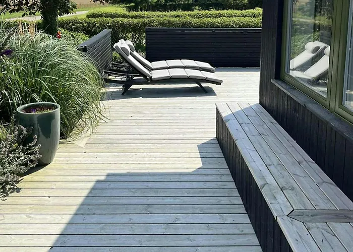 Summer House With Wilderness Bath And Water Views Vakantiehuis Vinderup