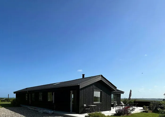 Summer House With Wilderness Bath And Water Views Vakantiehuis Vinderup