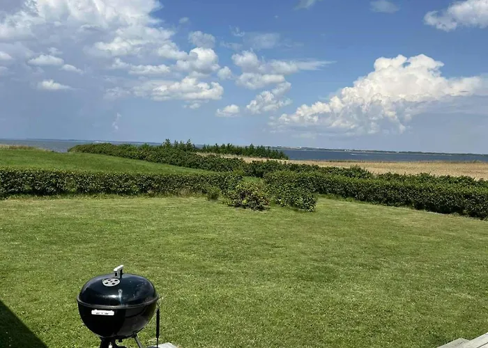 Vakantiehuis Summer House With Wilderness Bath And Water Views *